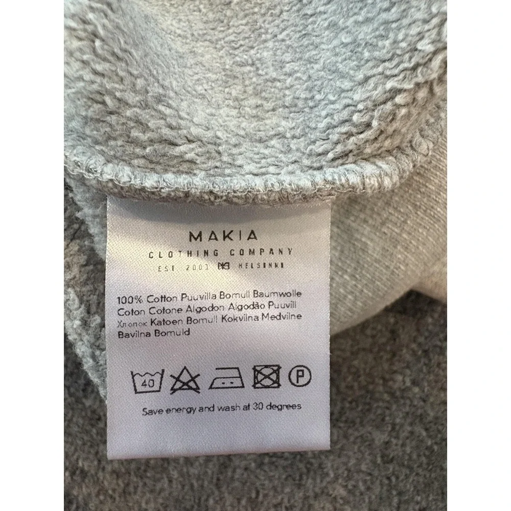 Makia Sweater Mens Medium Embroidered Fly Fishing Crewneck‎ Pullover Helsinki